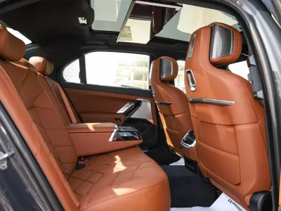 2026 بي ام دبليو الفئة السابعة 735أي