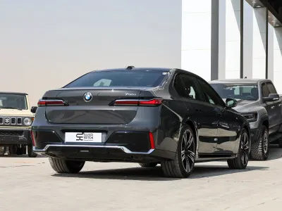 2026 بي ام دبليو الفئة السابعة 735أي