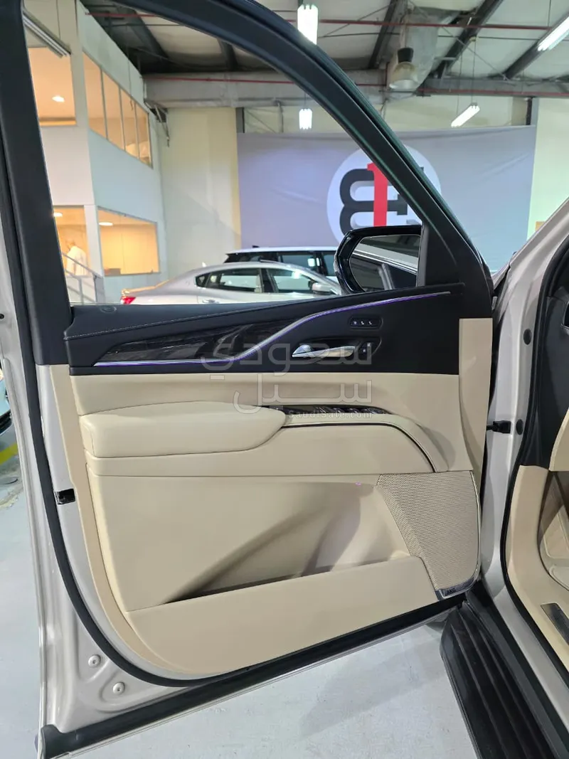 2021 كاديلاك اسكاليد