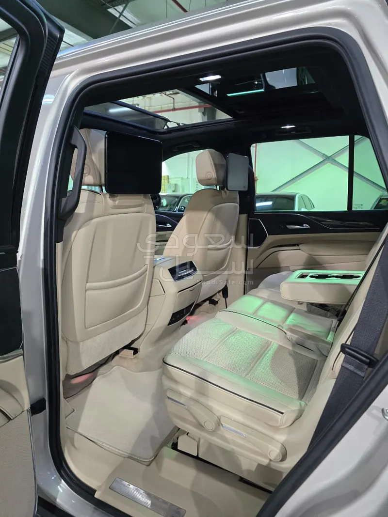 2021 كاديلاك اسكاليد