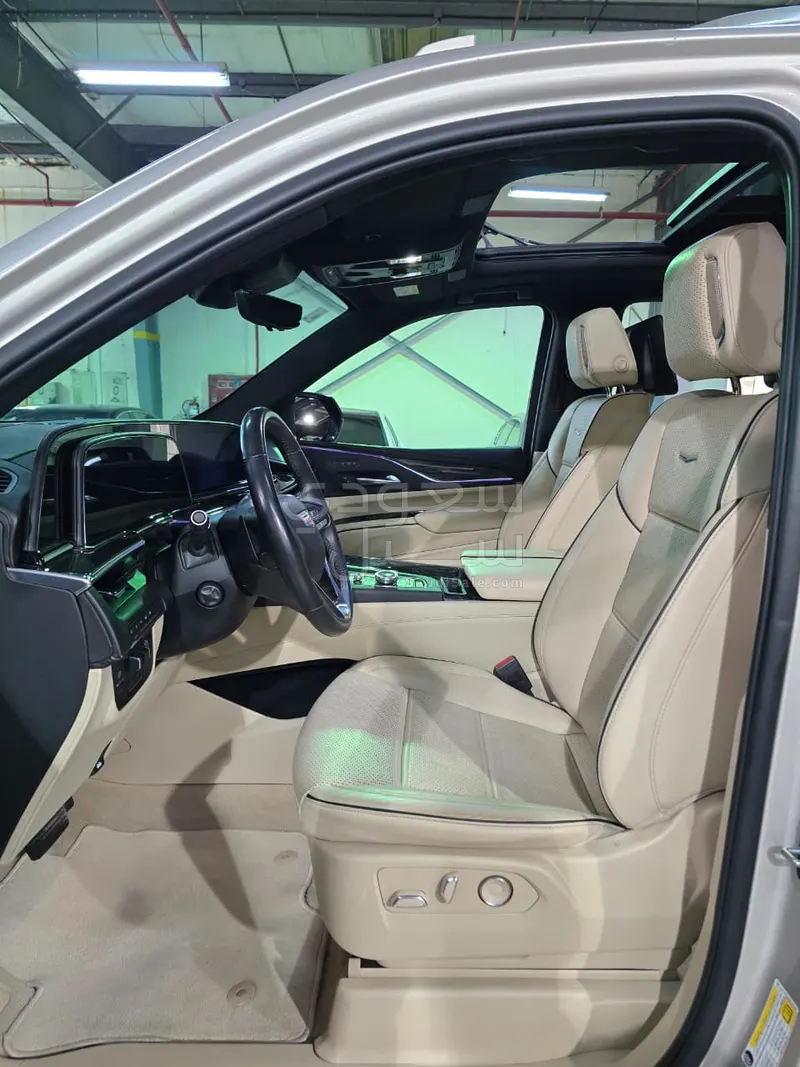 2021 كاديلاك اسكاليد