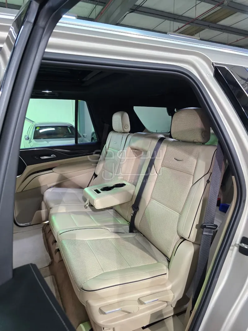 2021 كاديلاك اسكاليد