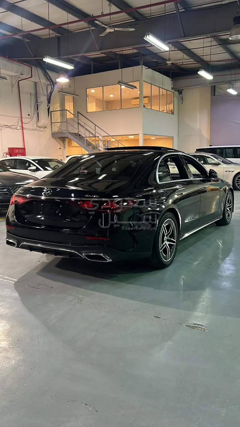 2025 مرسيدس - بنز إي 300