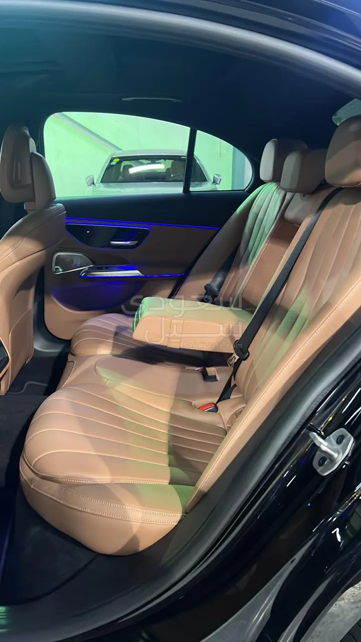 2025 مرسيدس - بنز إي 300