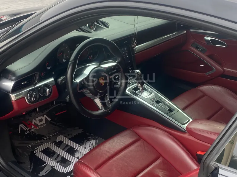 2017 Porsche 911 Carrera 4S