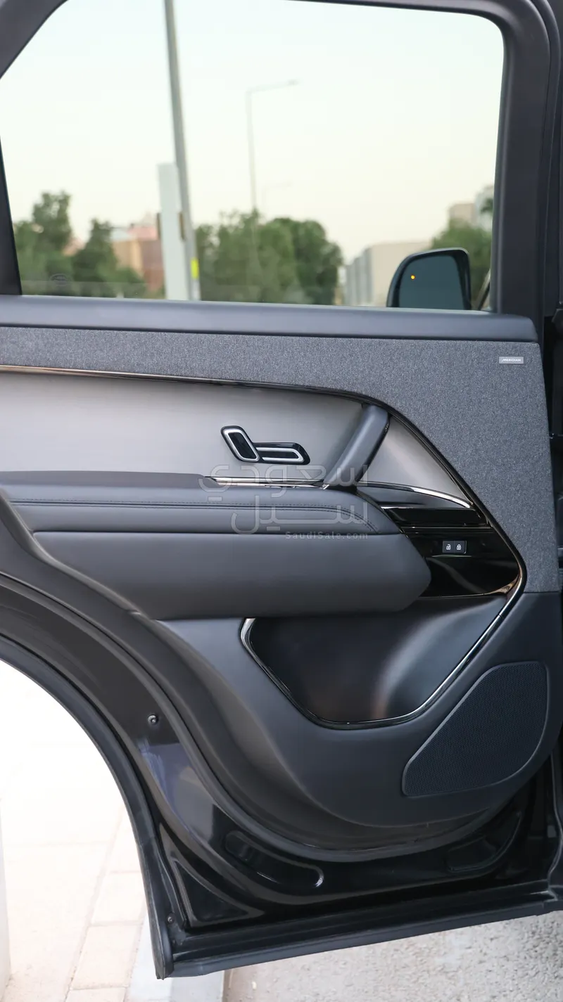 2023 لاند روفر رينج روفر سبورت اس اي