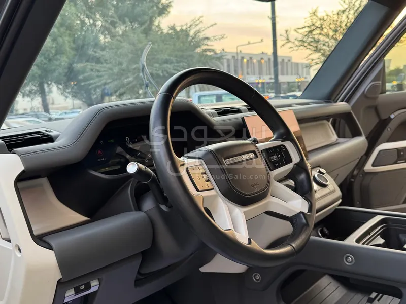 2023 لاند روفر ديفيندر اتش اس اي