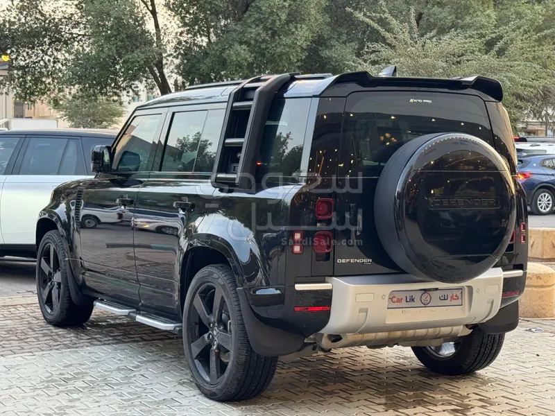 2023 لاند روفر ديفيندر اتش اس اي