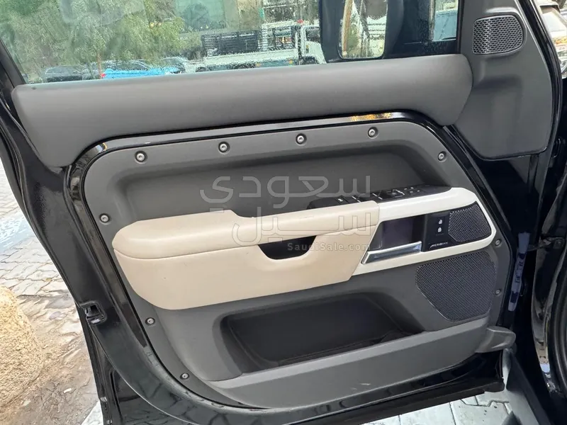 2023 لاند روفر ديفيندر اتش اس اي