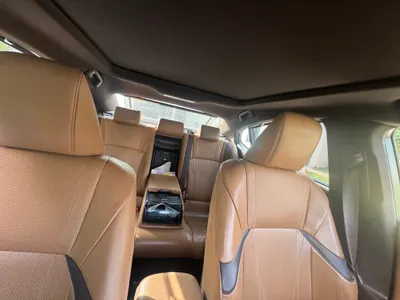 2019 لكزس إي إس 250