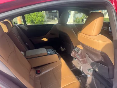 2019 لكزس إي إس 250