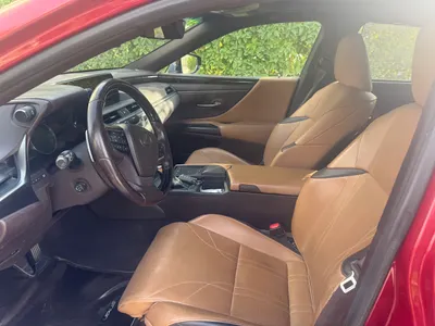 2019 لكزس إي إس 250