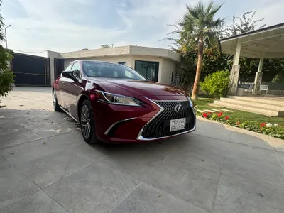 2019 لكزس إي إس 250