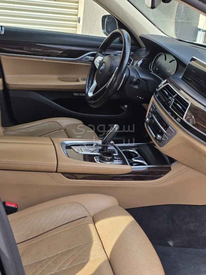 2016 بي ام دبليو الفئة السابعة 740أي