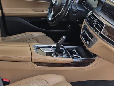 2016 بي ام دبليو الفئة السابعة 740أي