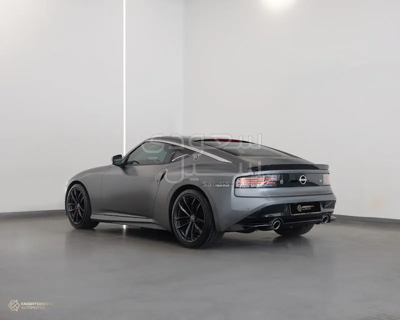 2023 نيسان زد 370