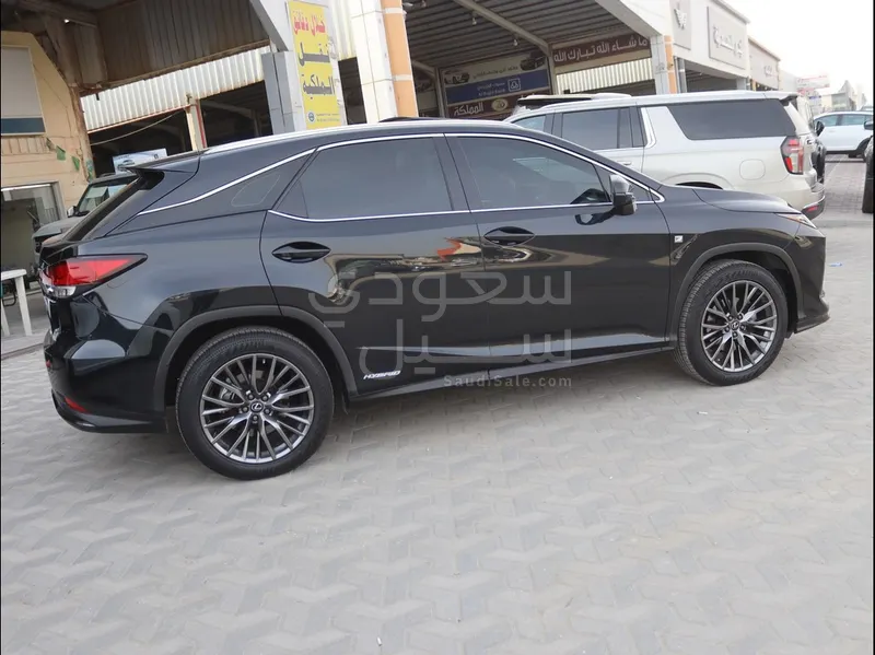 2022 لكزس أر إكس 450 هايبرد