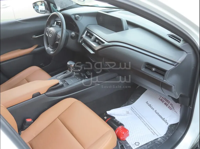 2022 لكزس يو إكس 200