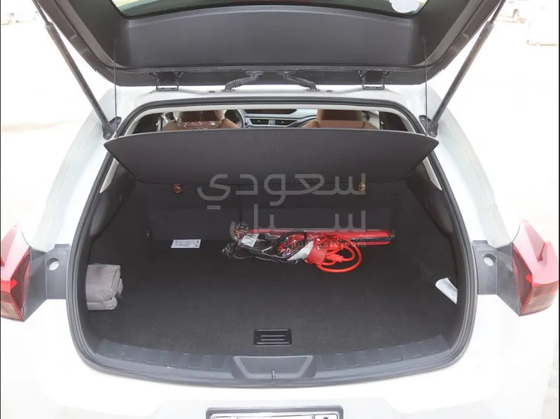 2022 لكزس يو إكس 200