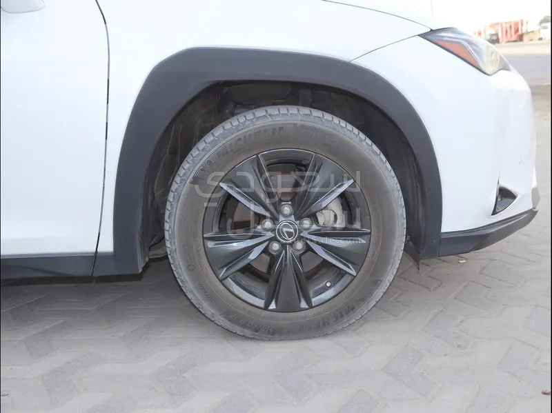 2022 لكزس يو إكس 200