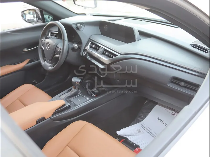 2022 لكزس يو إكس 200