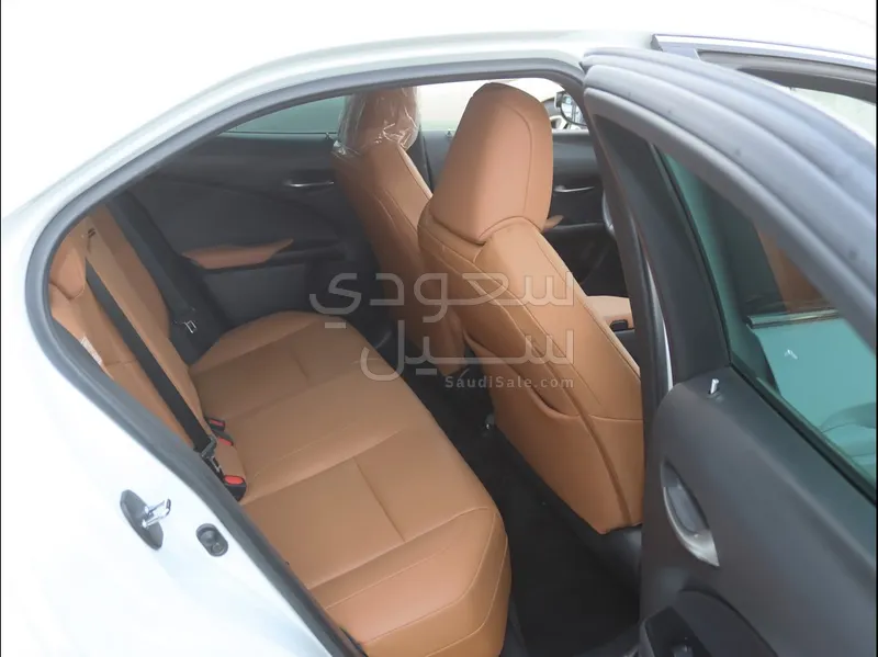 2022 لكزس يو إكس 200