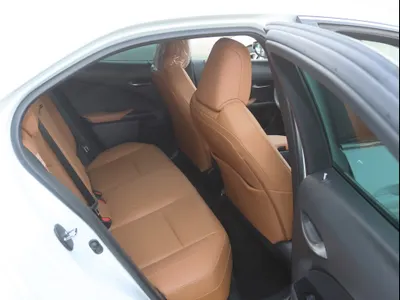 2022 لكزس يو إكس 200