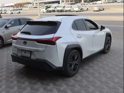 2022 لكزس يو إكس 200