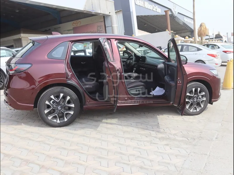 2024 هوندا زي ار في