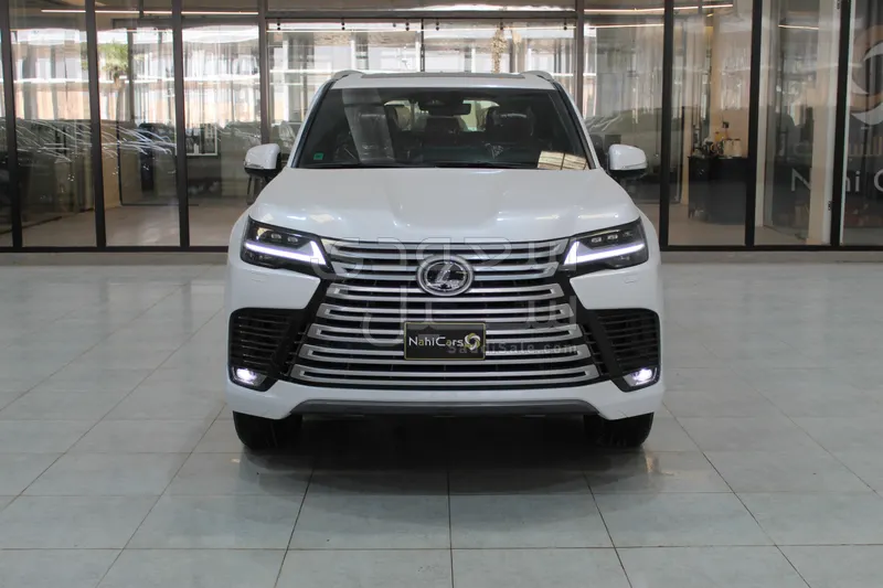 2025 لكزس إل إكس 600