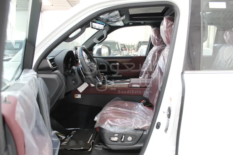 2025 لكزس إل إكس 600