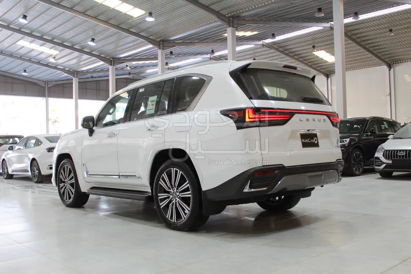 2025 لكزس إل إكس 600