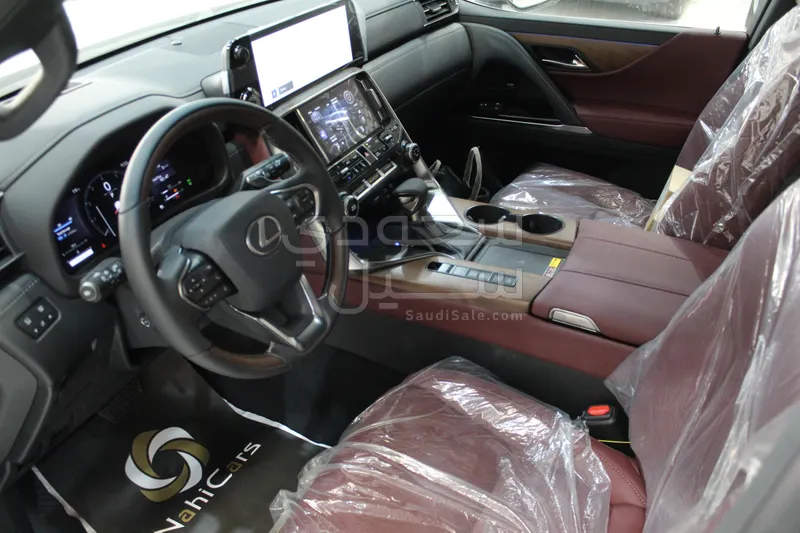 2025 لكزس إل إكس 600