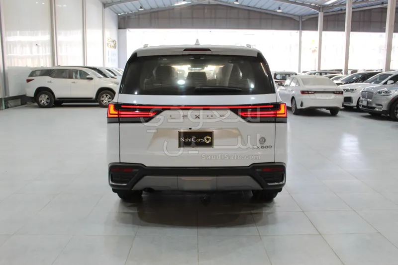 2025 لكزس إل إكس 600