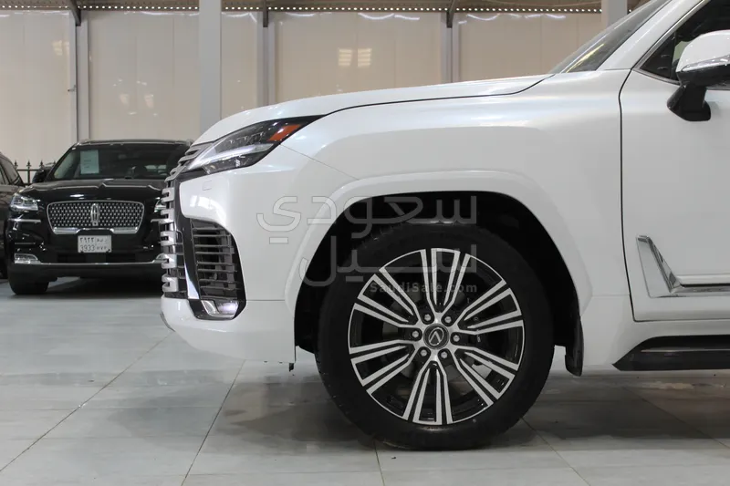 2025 لكزس إل إكس 600