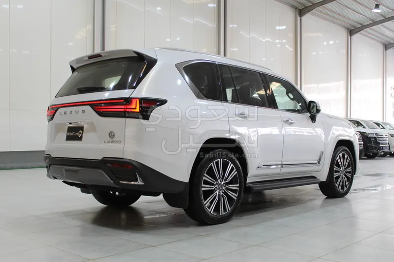 2025 لكزس إل إكس 600