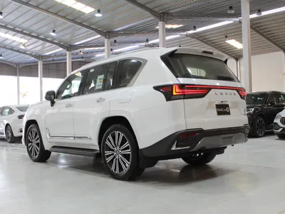 2025 لكزس إل إكس 600