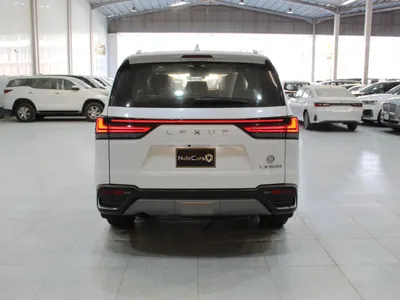 2025 لكزس إل إكس 600