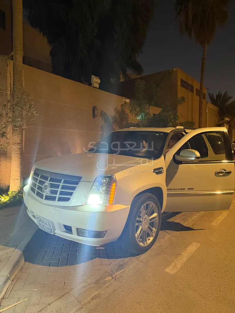 2012 كاديلاك اسكاليد إي إس في