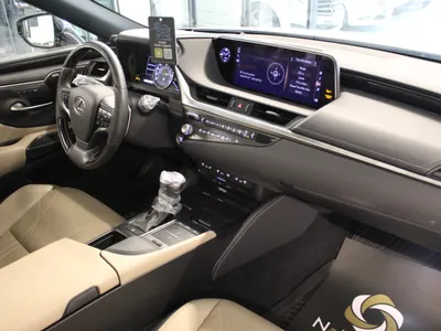 2021 لكزس إي إس 350