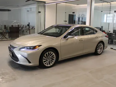 2021 لكزس إي إس 350