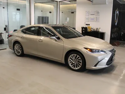 2021 لكزس إي إس 350