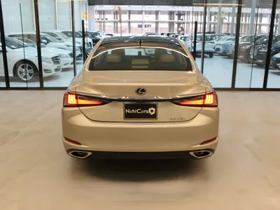 2021 لكزس إي إس 350