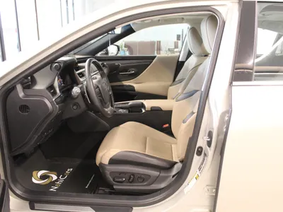 2021 لكزس إي إس 350