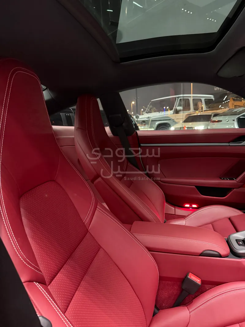 2025 بورش 911 كاريرا