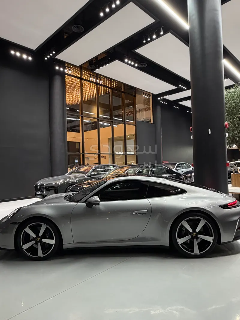 2025 بورش 911 كاريرا