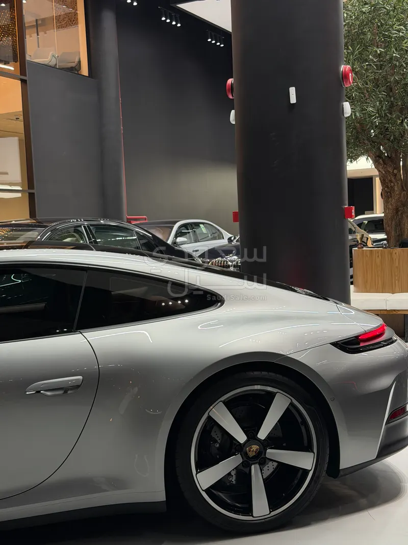 2025 بورش 911 كاريرا
