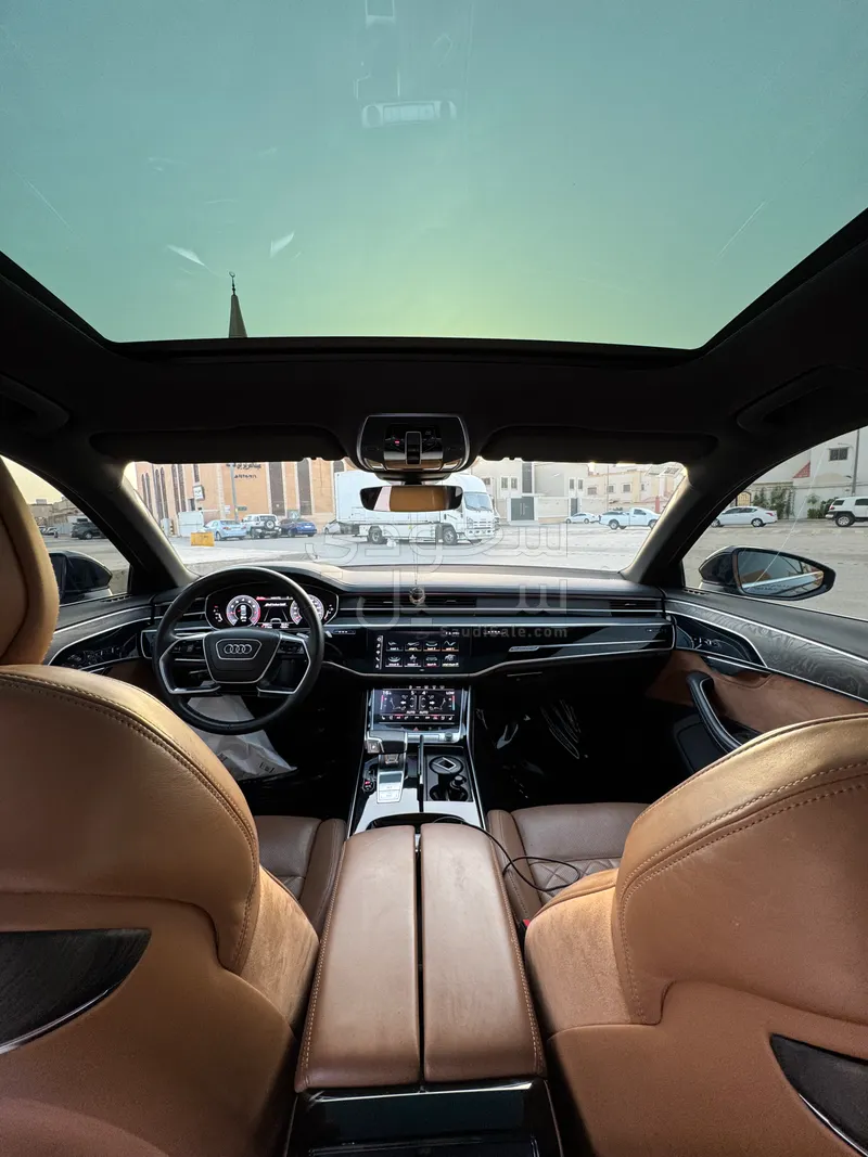 2021 اودي اي 8 ال 55تي اف اس أي