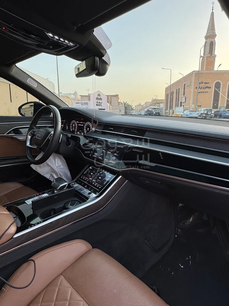 2021 اودي اي 8 ال 55تي اف اس أي