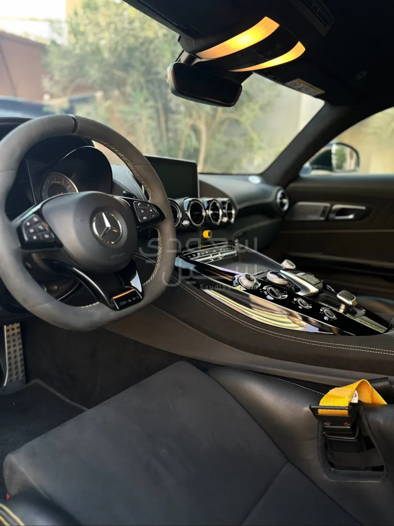 2018 مرسيدس - بنز جي تي أر أي إم جي